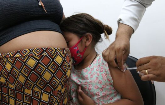 Vacinação de crianças indígenas leva esperança a aldeia em São Paulo