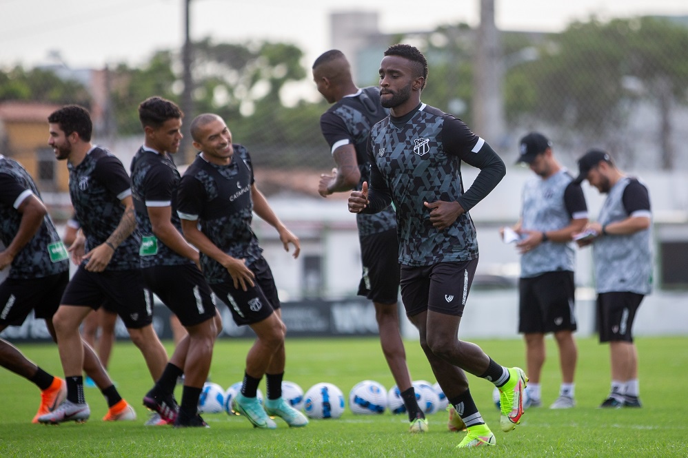 Saiba onde assistir Ceará x Botafogo pelo Campeonato Brasileiro neste domingo (17)