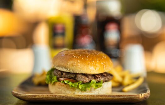 Whopper sem costela: Procon suspende venda de sanduíche do Burger King por suposta propaganda enganosa