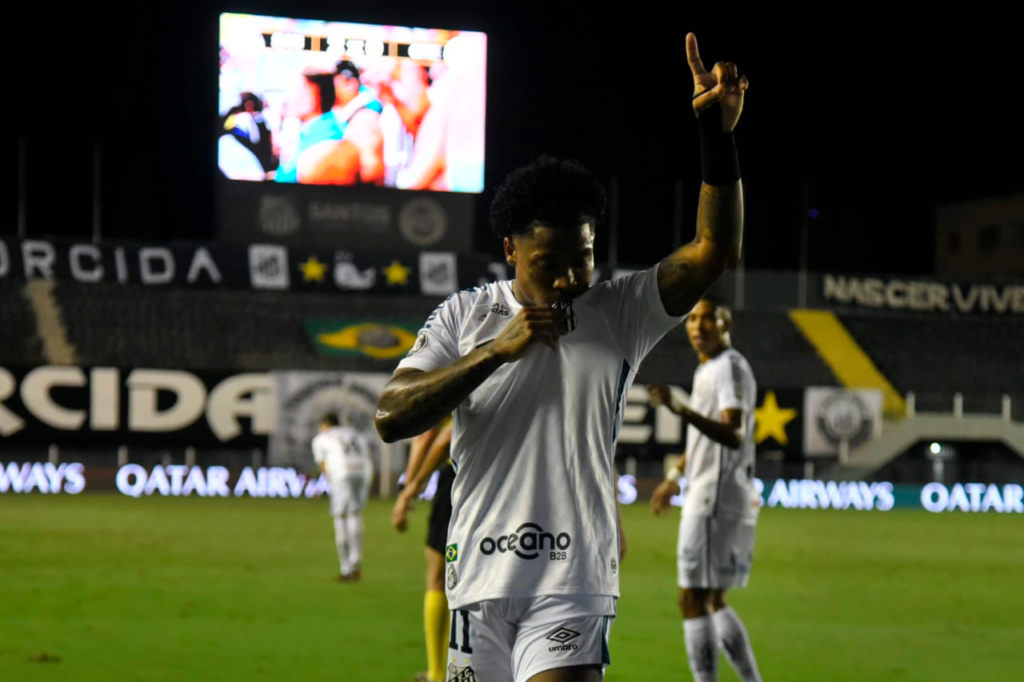 Santos faz ‘gol relâmpago’, atropela Grêmio e vai à semi da Libertadores