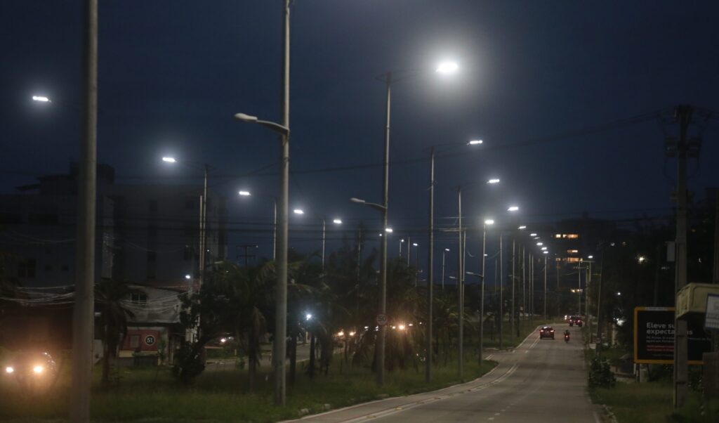 Prefeitura de Fortaleza realiza melhorias na iluminação da Av. Santos Dumont