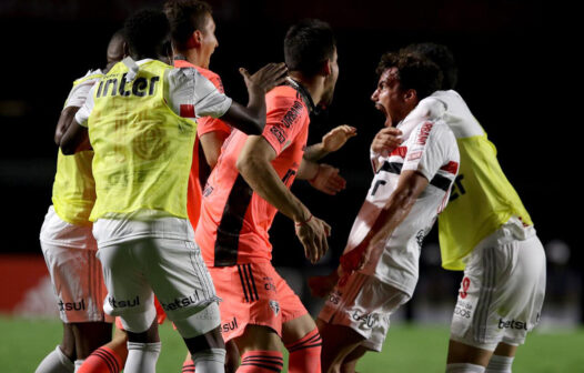 São Paulo faz 3 a 0 no Atlético-MG e volta a abrir 7 pontos na liderança