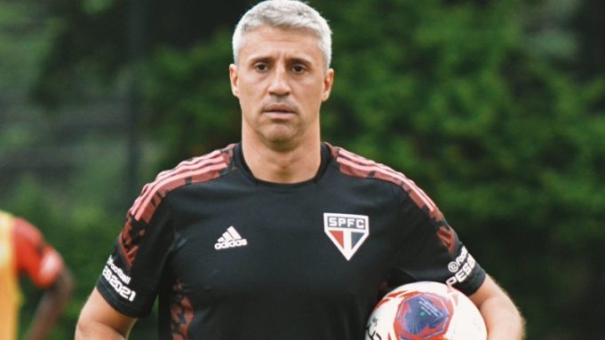 Na véspera do jogo contra o Ceará, São Paulo anuncia a saída do técnico Hernán Crespo