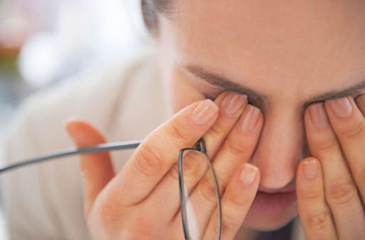 Colírio e até limpeza dos cílios: confira dicas para cuidar da visão