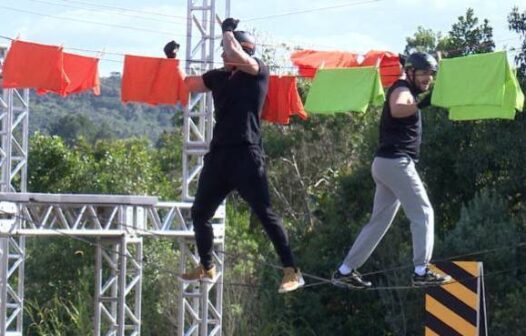 Power Couple Brasil: homens precisam se equilibrar em cordas suspensas para retirar roupas de um varal