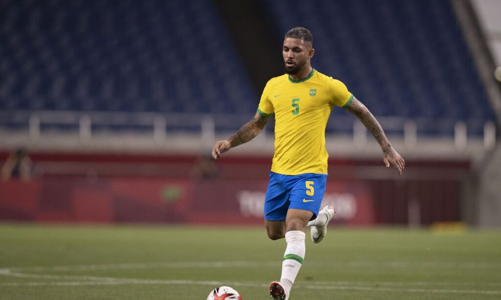 Eliminatórias: Douglas Luiz é convocado para o lugar de Casemiro na seleção brasileira