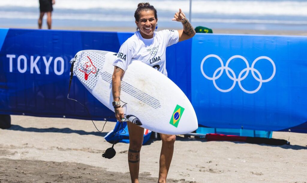 Olimpíadas de Tóquio: cearense Silvana Lima se classifica para as quartas de final do surfe