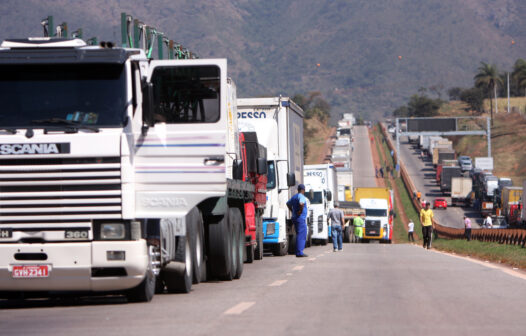 Paralisação dos caminhoneiros: rodovias federais têm fluxo livre de veículos, diz PRF