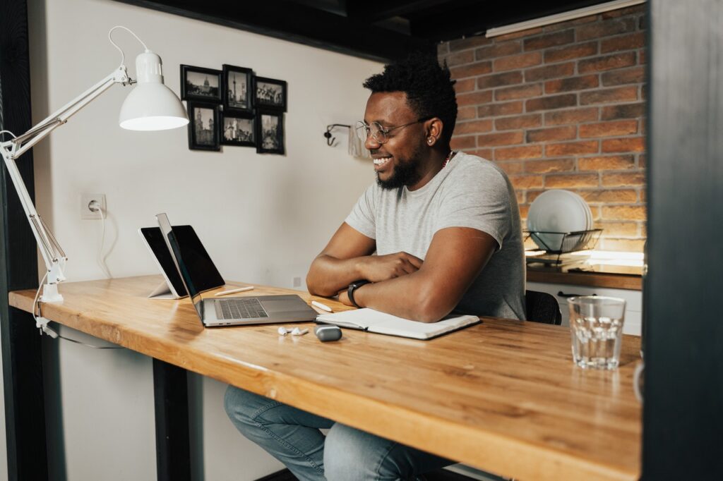 Startup Tradu lança plataforma com serviços de intérpretes e tradutores