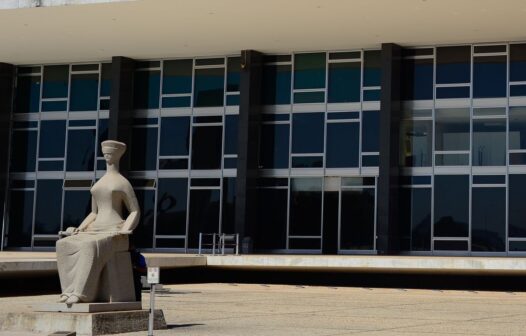 Ministra do STF arquiva inquérito sobre suposta prática de prevaricação contra Bolsonaro no caso Covaxin