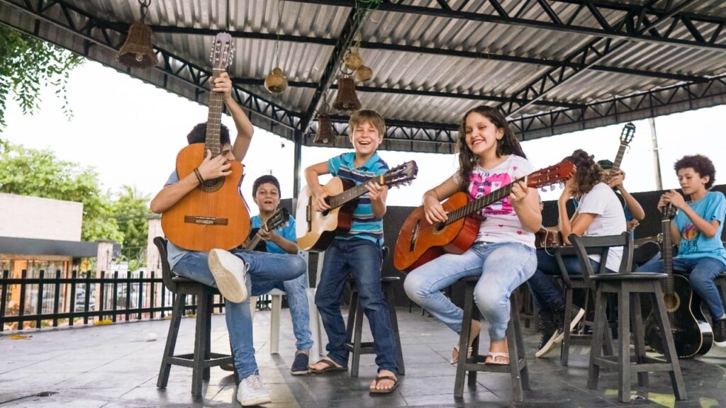 Tapera das Artes lança programa de ensino de música em escolas públicas de Aquiraz