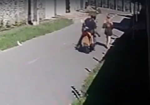 Vídeo: motoqueiro tarado ataca mulher em Fortaleza