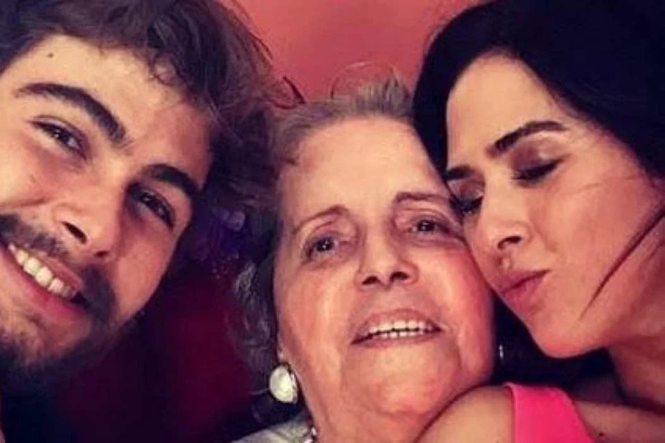 Tata Werneck desmaia ao saber de morte da avó