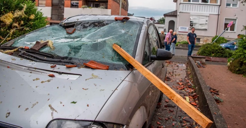 Tornado deixa rastro de destruição na Alemanha