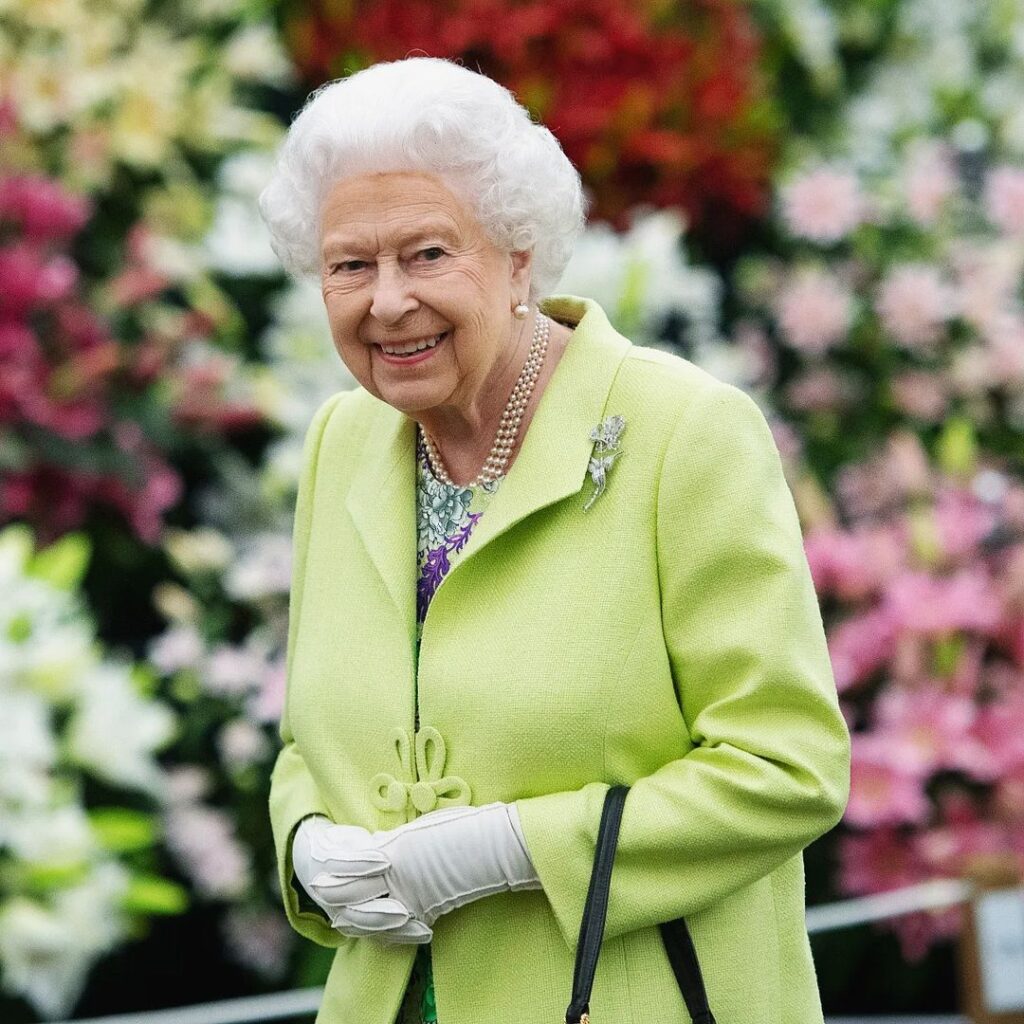 Tempestade de raios obriga avião da Rainha Elizabeth a abortar pouso na Inglaterra