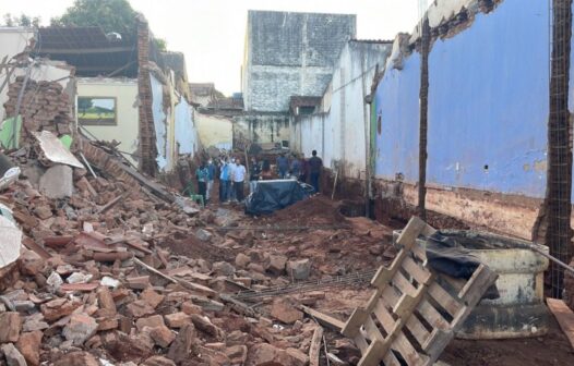 Teto de funerária desaba em Barbalha