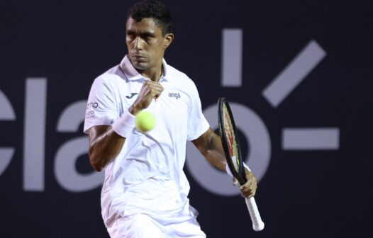 Tenista cearense Thiago Monteiro disputa oitavas de final da Rio Open nesta quinta-feira (17)