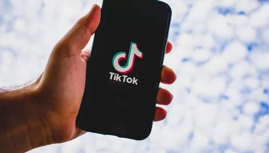 TikTok lança primeiro álbum com os hits mais virais na plataforma