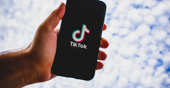 TikTok lança primeiro álbum com os hits mais virais na plataforma