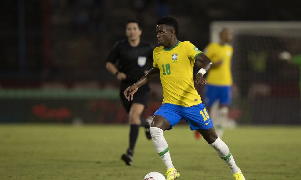 Tite convoca Vinicius Jr para seleção após corte de Firmino por lesão