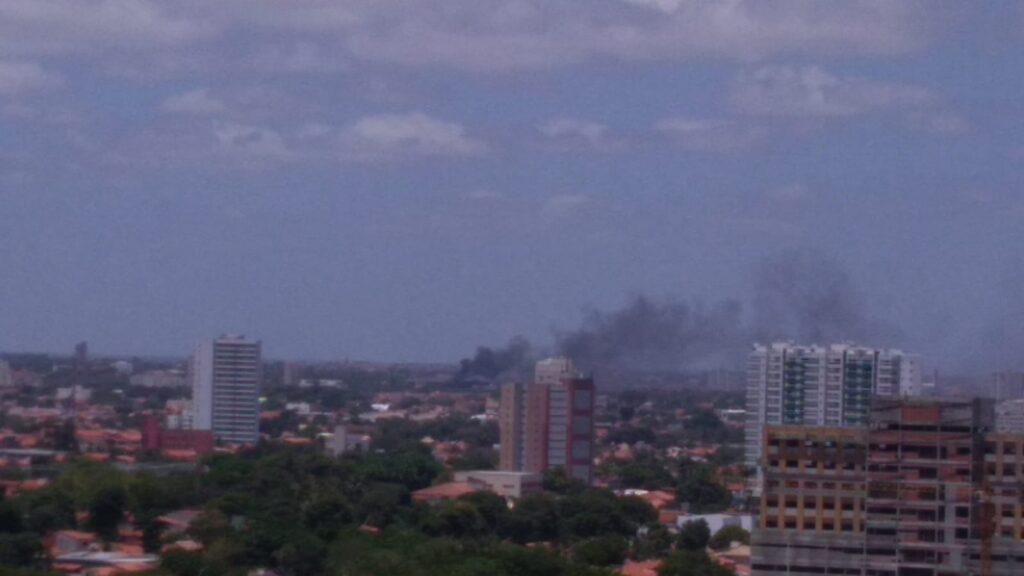 Tribunal de Justiça do Ceará volta a pegar fogo nesta terça-feira (7)