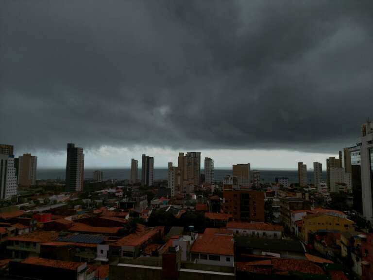 Todas as macrorregiões do Ceará devem receber chuvas até quarta-feira (13), segundo a Funceme