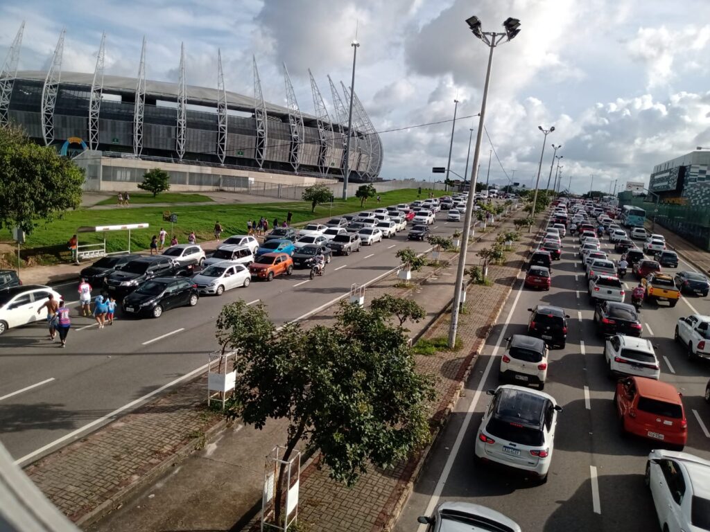 Engarrafamento, chuva forte e festa da torcida marcam pré-jogo da final da Copa do Nordeste entre Fortaleza e Sport