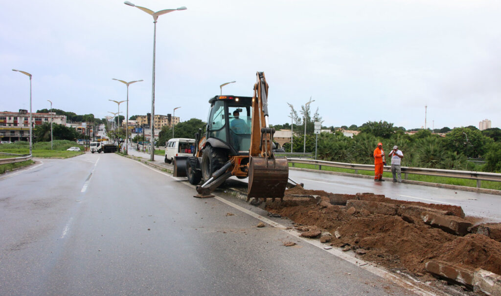 Prefeitura monta plano de ação para minimizar transtornos na área do viaduto da Av. Oliveira Paiva