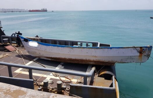 Três corpos em estado de decomposição são encontrados em barco à deriva em Fortaleza