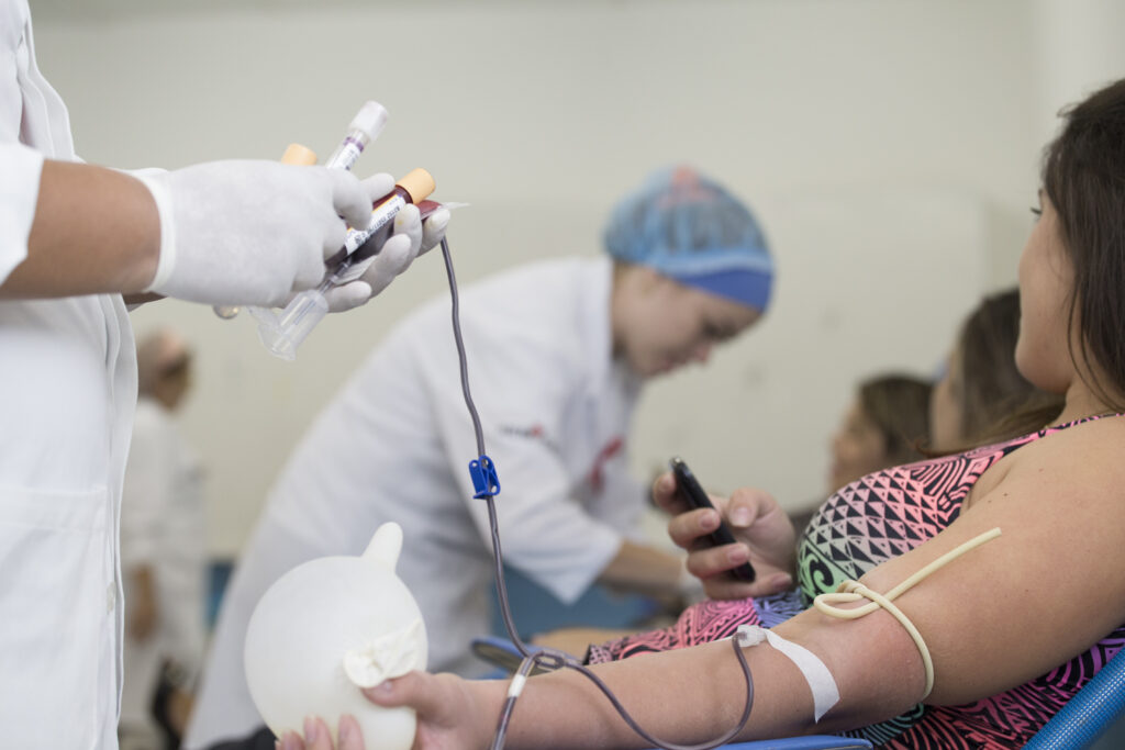 Exame de sangue pode detectar risco de complicações em pacientes com Covid-19, aponta pesquisa