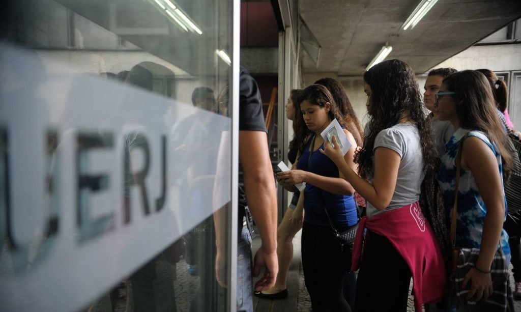 Enem 2020 deve ter alto índice de desistência, segundo professor