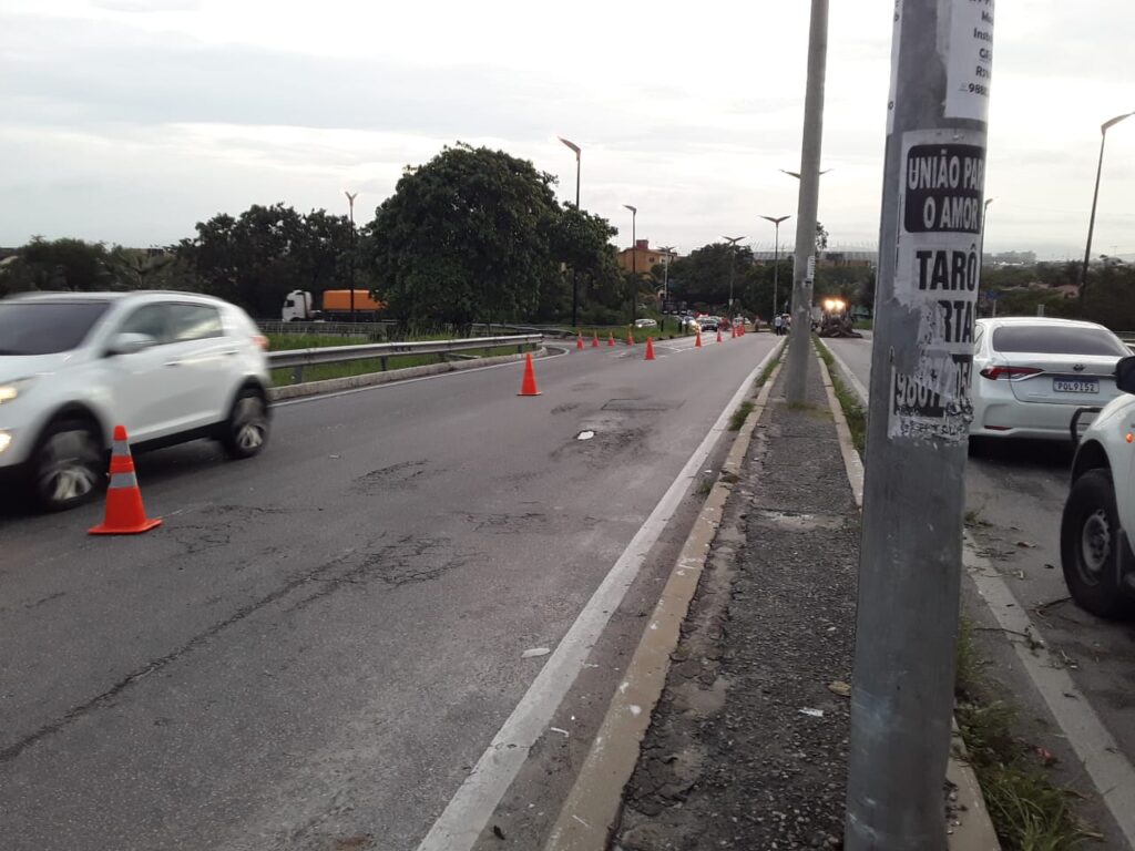 Uma das faixas do viaduto da Oliveira Paiva é liberada na tarde desta segunda (28)