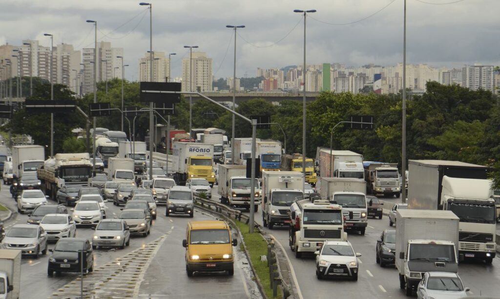 São Paulo suspende rodízio de veículos a partir do dia 20