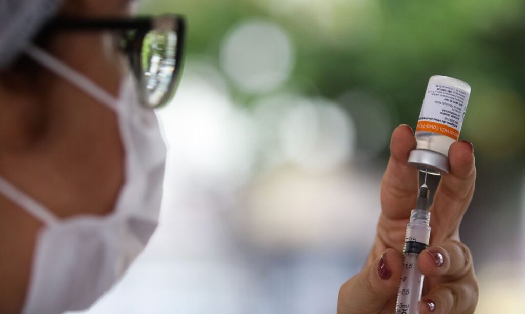 Fim de semana tem entrega de 10,9 milhões de doses de vacina contra a covid-19