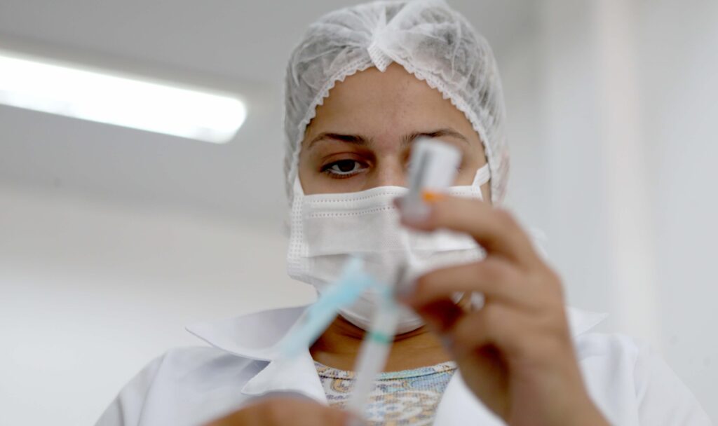 Apenas uma em cada cinco pessoas no Ceará se cadastrou para a vacinação contra covid-19