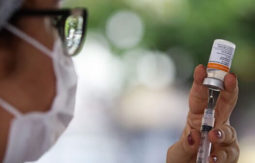 Fim de semana tem entrega de 10,9 milhões de doses de vacina contra a covid-19