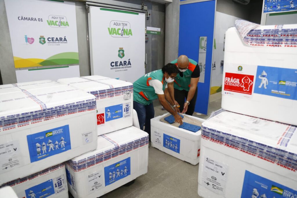 Ceará recebe mais 388 mil doses de vacina da Pfizer e da Astrazeneca