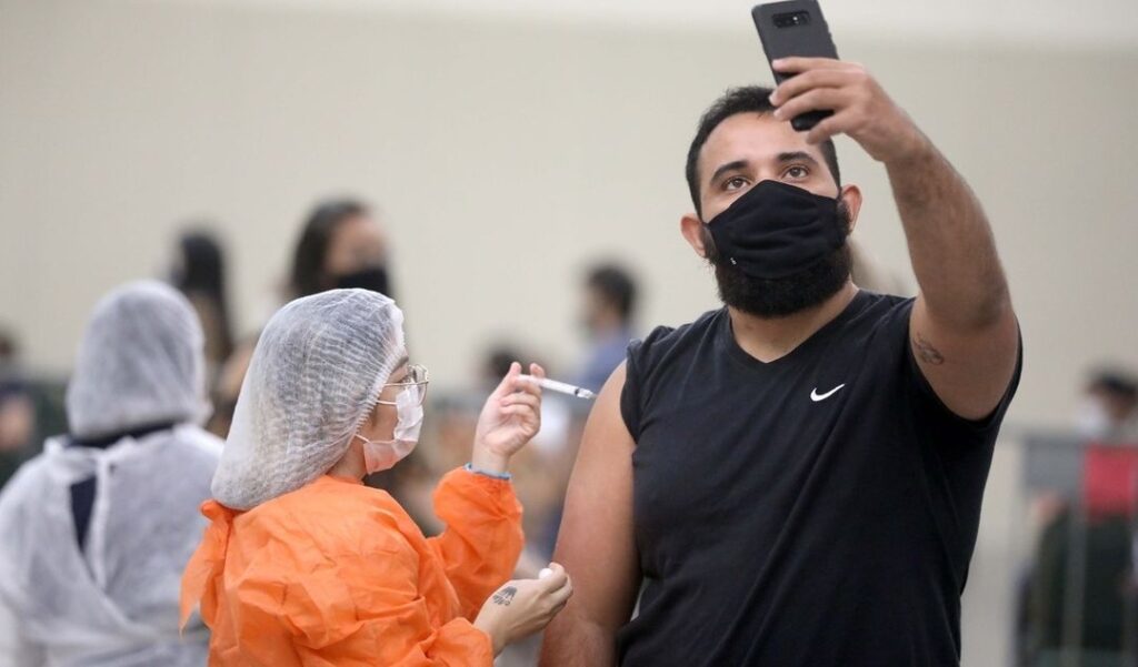 Fortaleza tem mais 1,6 milhão de pessoas vacinadas com pelo menos uma dose contra a Covid-19