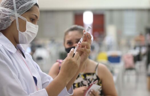 Vacinação em Fortaleza: confira as listas de quem vai tomar a D3 e a 2ª dose da Janssen nesta segunda-feira (20)
