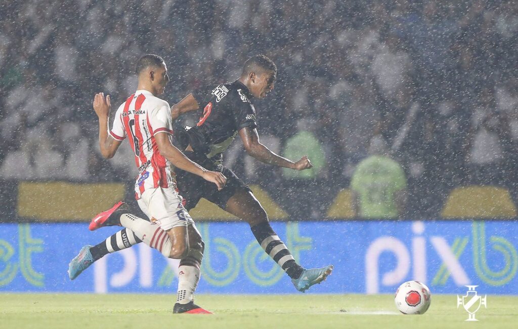 Com Nenê artilheiro, Vasco derrota Bangu no Campeonato Carioca