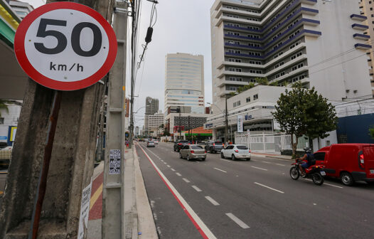 Lockdown em Fortaleza: fluxo de veículos diminuiu 60% no domingo