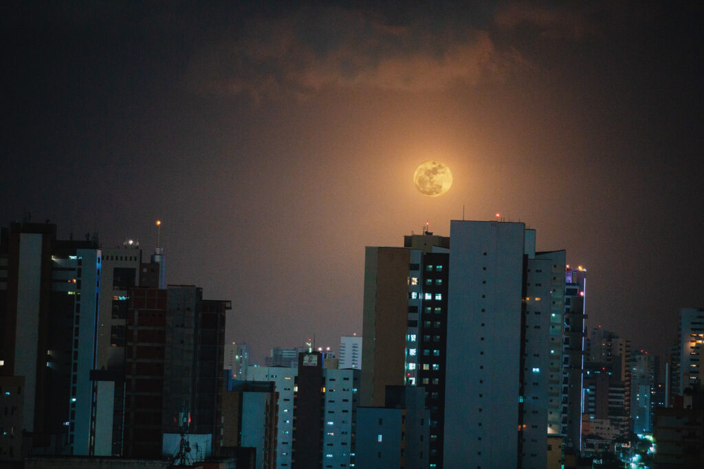 Veja imagens do fenômeno conhecido como Lua Azul