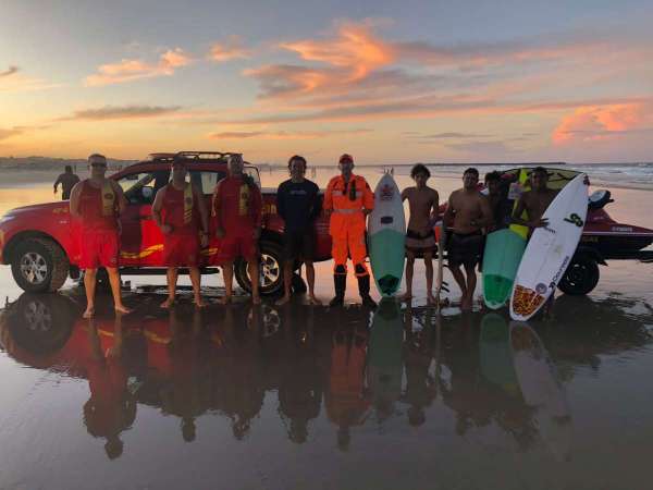 Velejador que estava “cansado” é resgatado por bombeiros na Praia do Futuro