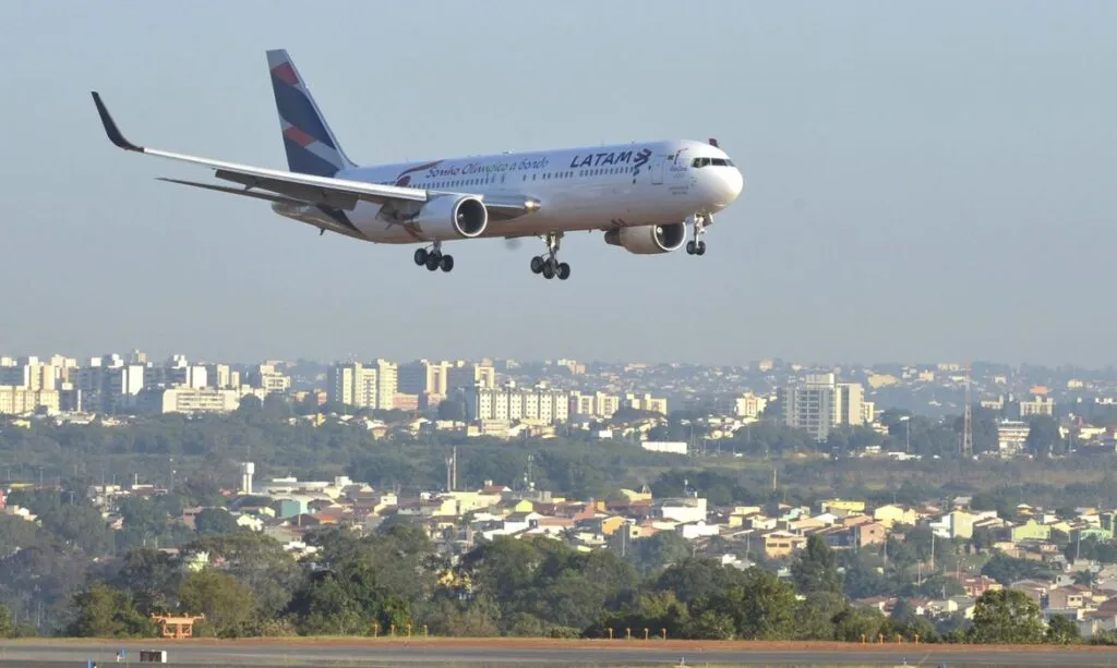 Veto a passageiros ou a voos do Brasil já atinge 26 países