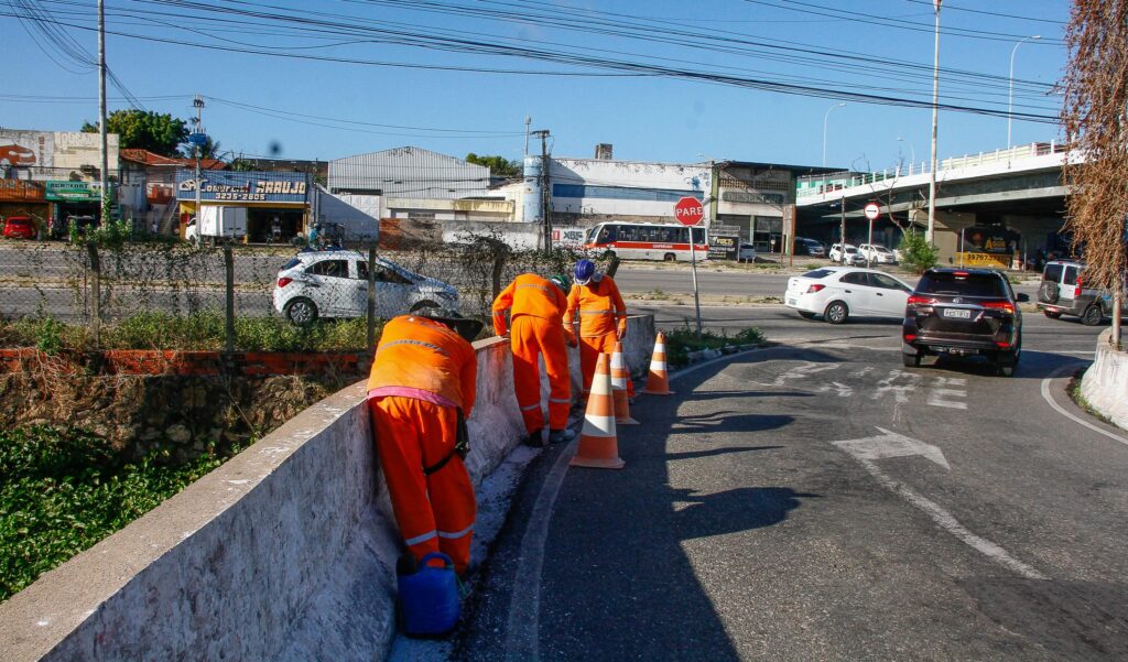 Viaduto da Avenida Mister Hull recebe obras de manutenção preventiva