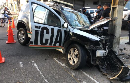 Viatura da Polícia Militar se envolve em acidente no Centro de Fortaleza