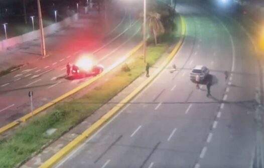 Vídeo: dupla suspeita de render taxista é rendida durante tentativa de fuga