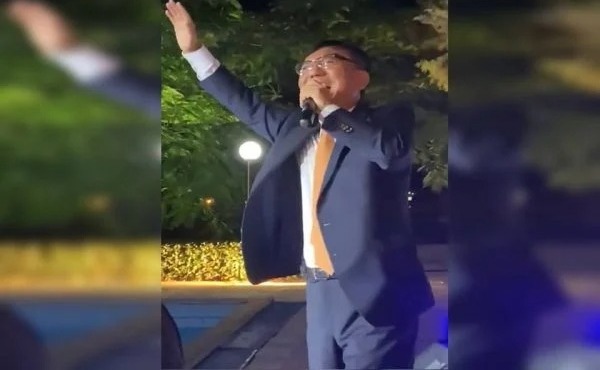 Vídeo: embaixador da Coreia do Sul canta “Evidências” e viraliza nas redes sociais