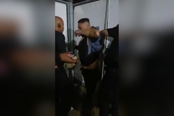 Vídeo: homem esconde celulares na cueca em show de Gusttavo Lima