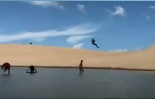 Vídeo: tirolesa se rompe e homem cai do equipamento em praia no Ceará